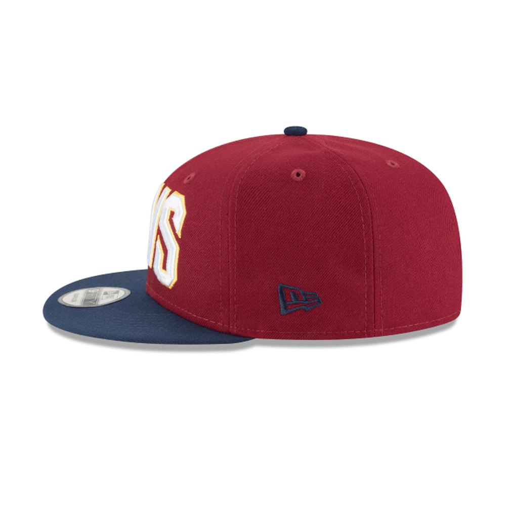Material: 100% Polyester
High Crown
Structured fit
Flat bill with ability to curve
Snapback
Embroidered graphics
Six panel construction with eyelets
Wipe clean with a damp cloth
Officially licensed
Imported
Brand: New Era - Krush Clothing
